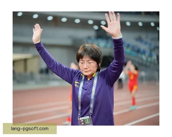 水庆霞带领中国女足重返亚洲之巅书写辉煌历史再创女足新篇章 水庆霞带领中国女足重返亚洲之巅书写辉煌历史再创女足新篇章